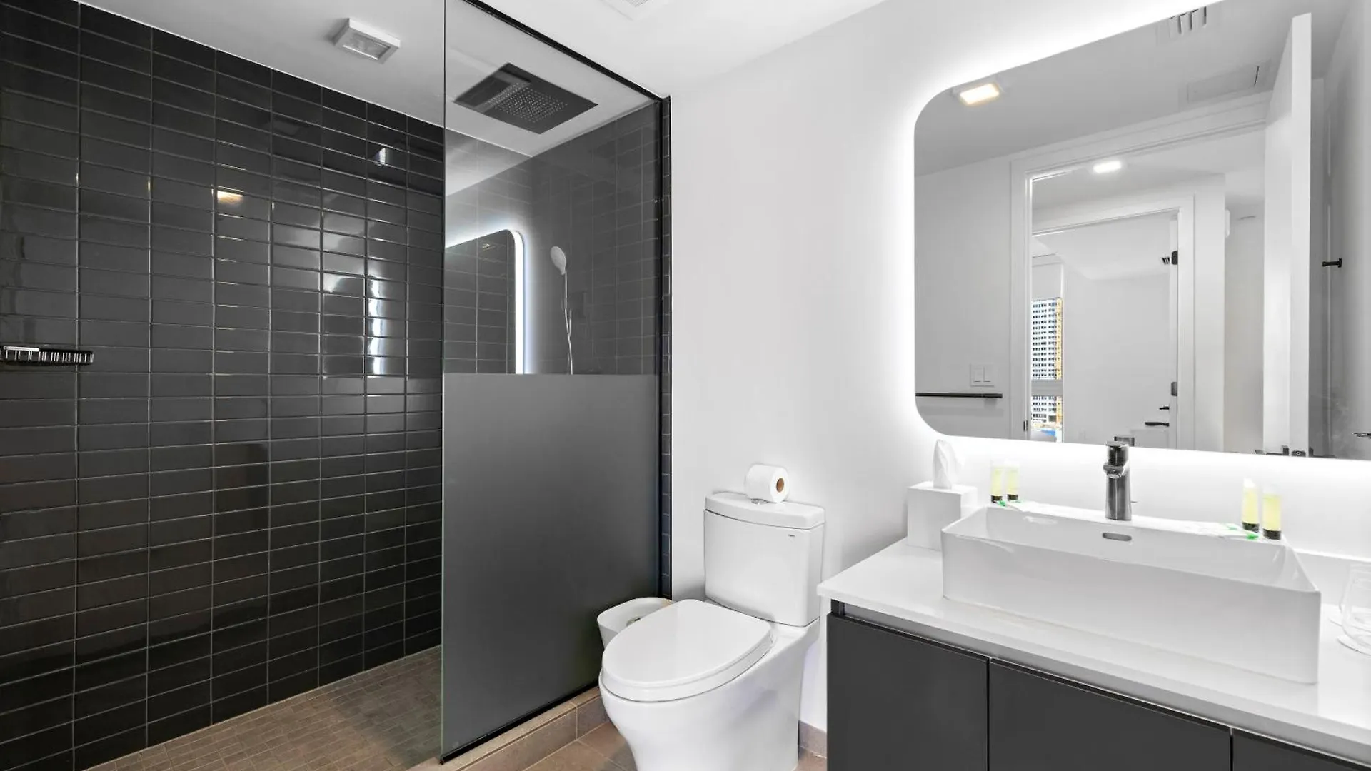 Luxury One-bedroom W Amenities! Miami