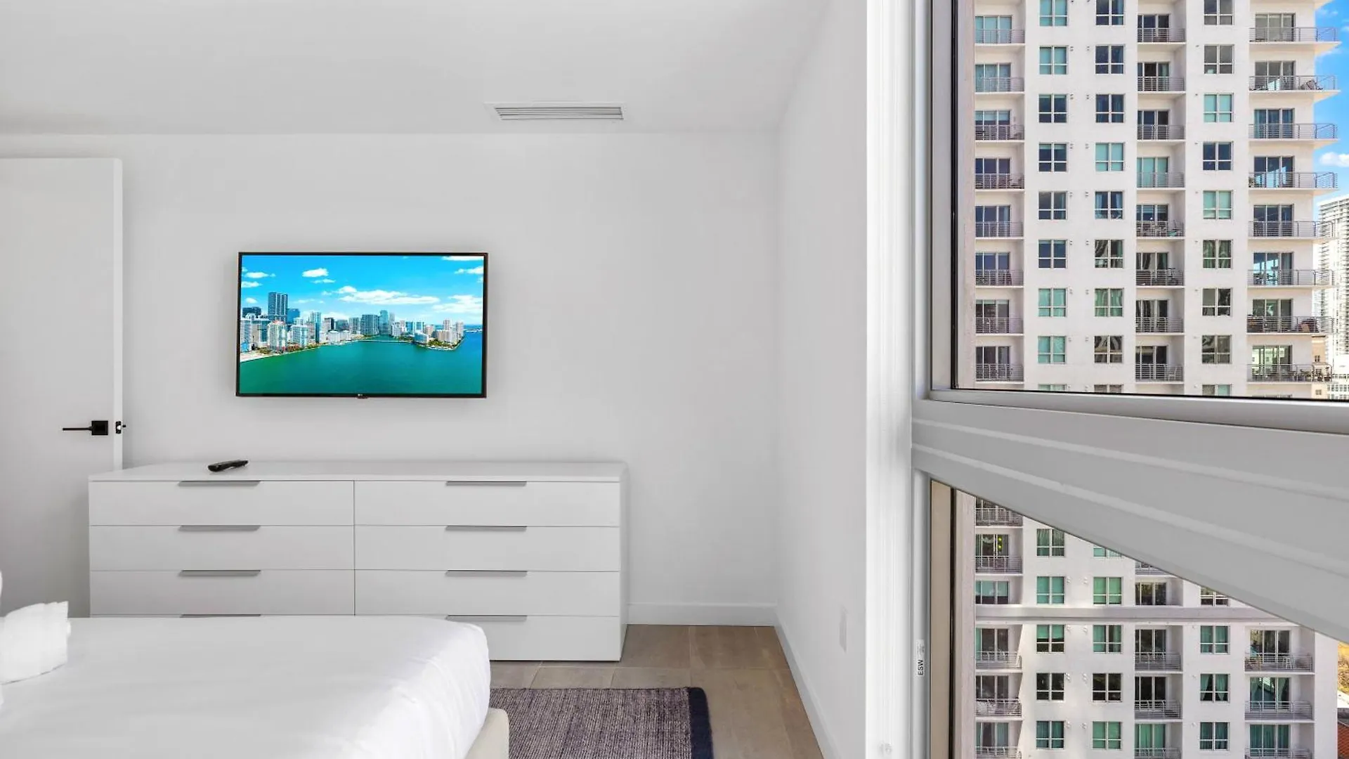 Apartment Luxury One-bedroom W Amenities! *