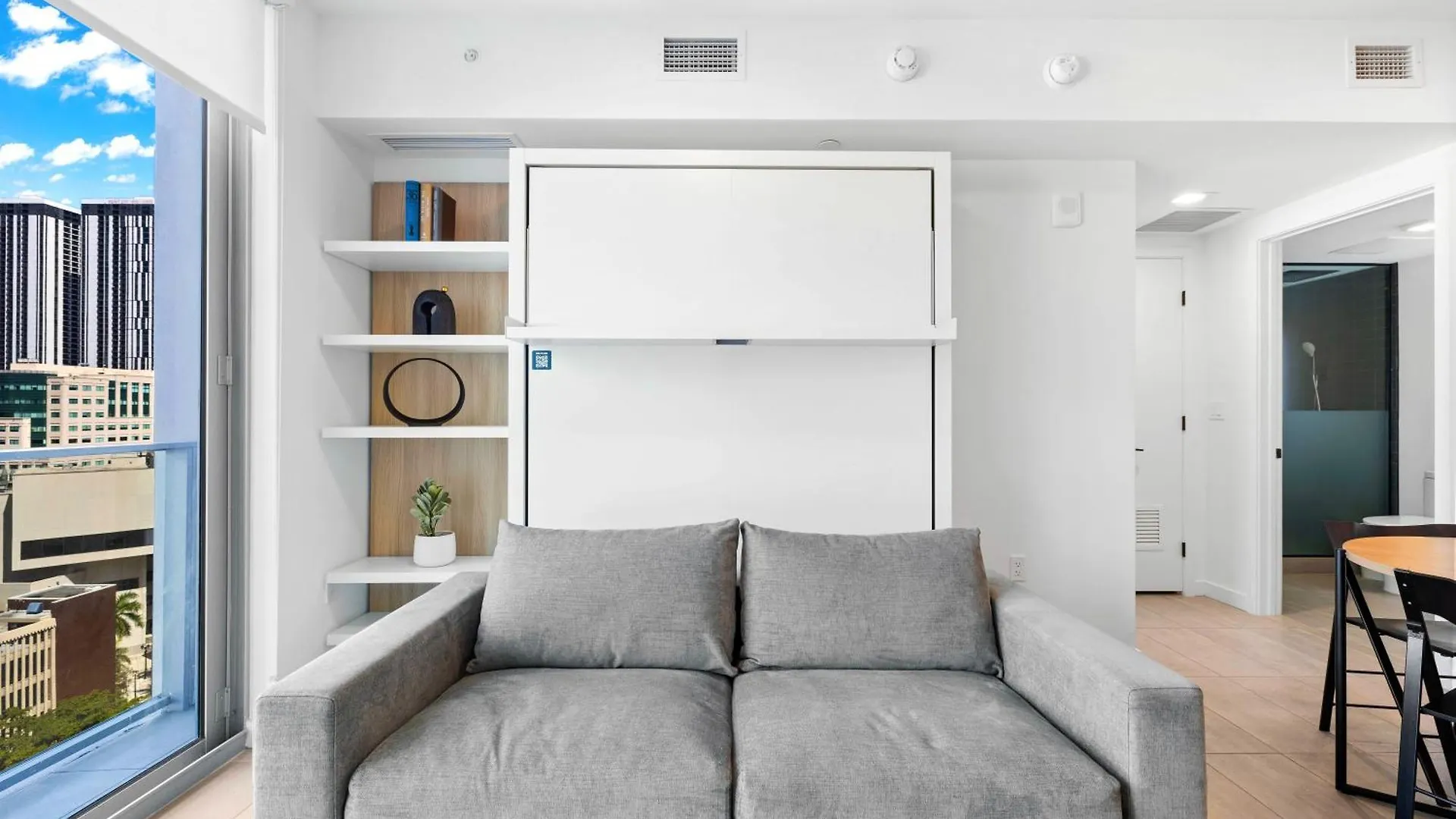 Apartment Luxury One-bedroom W Amenities! *