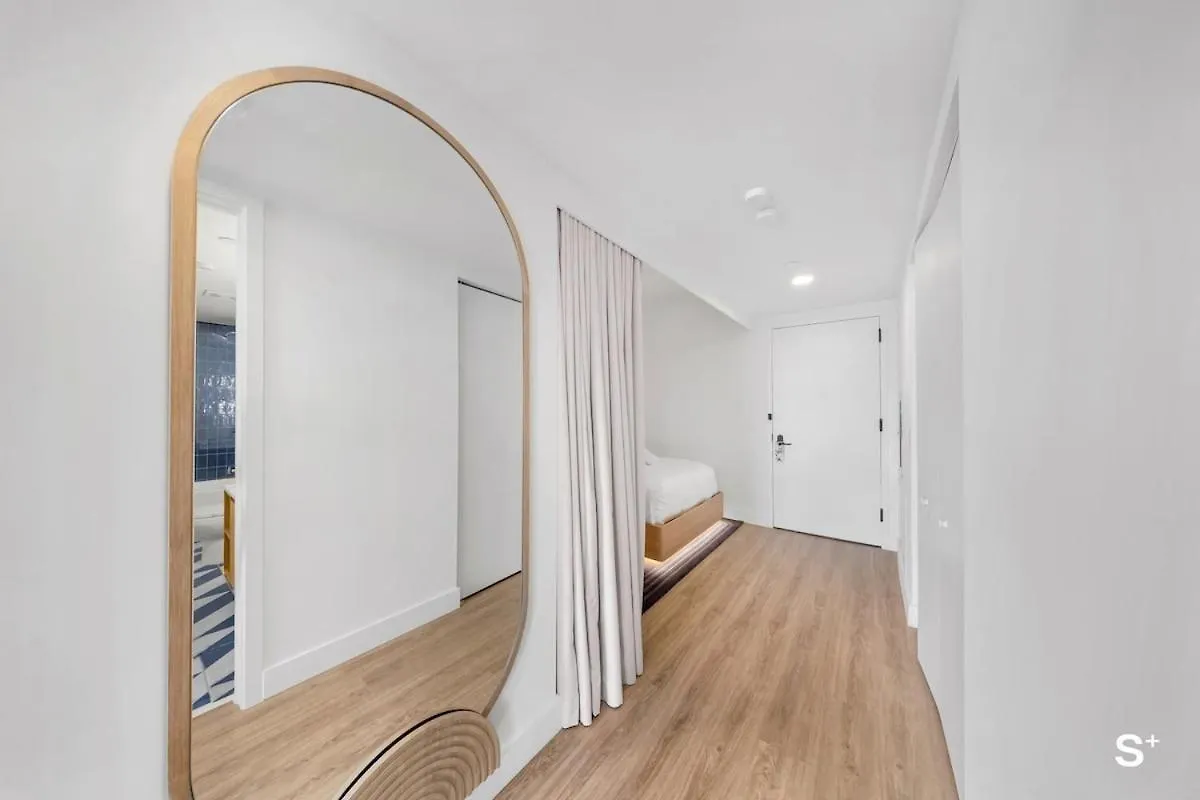 Chic Downtown 1br With Stunning Skyline Views