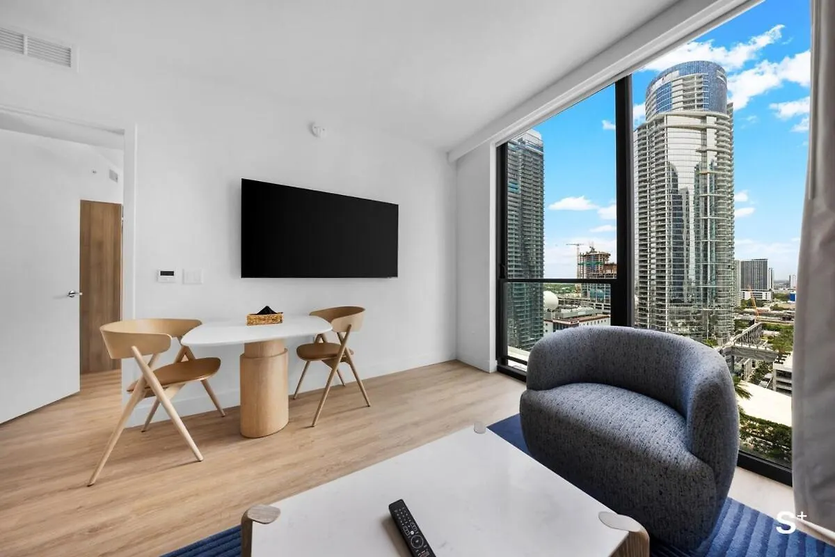 Chic Downtown 1br With Stunning Skyline Views Inn *