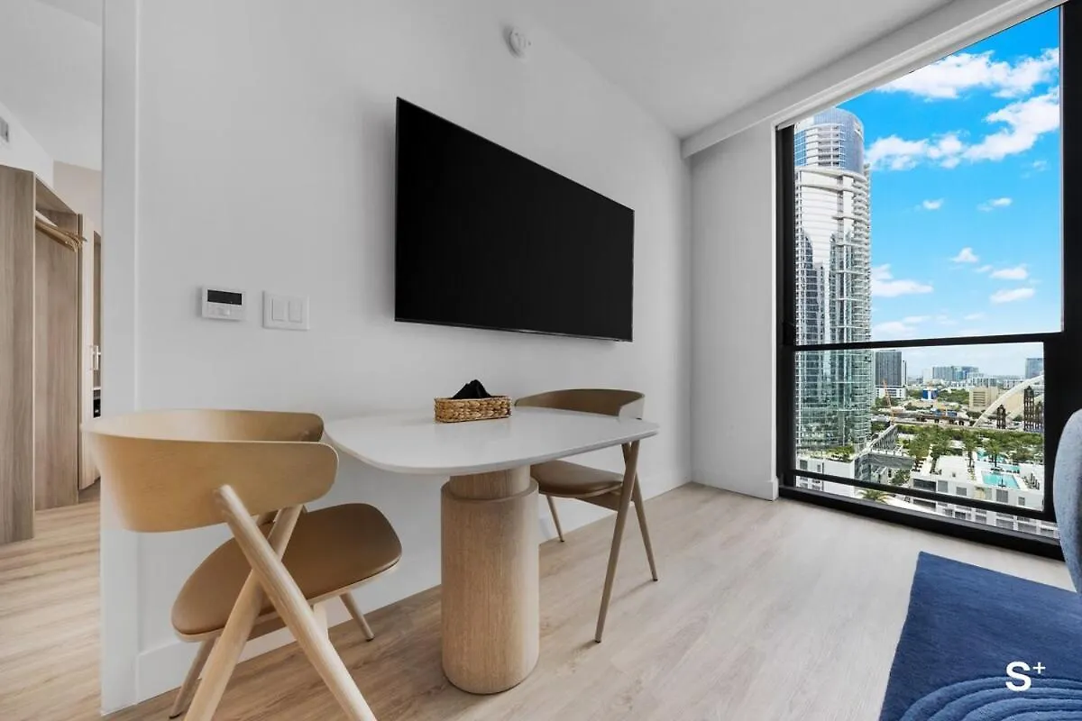 Inn Chic Downtown 1br With Stunning Skyline Views *