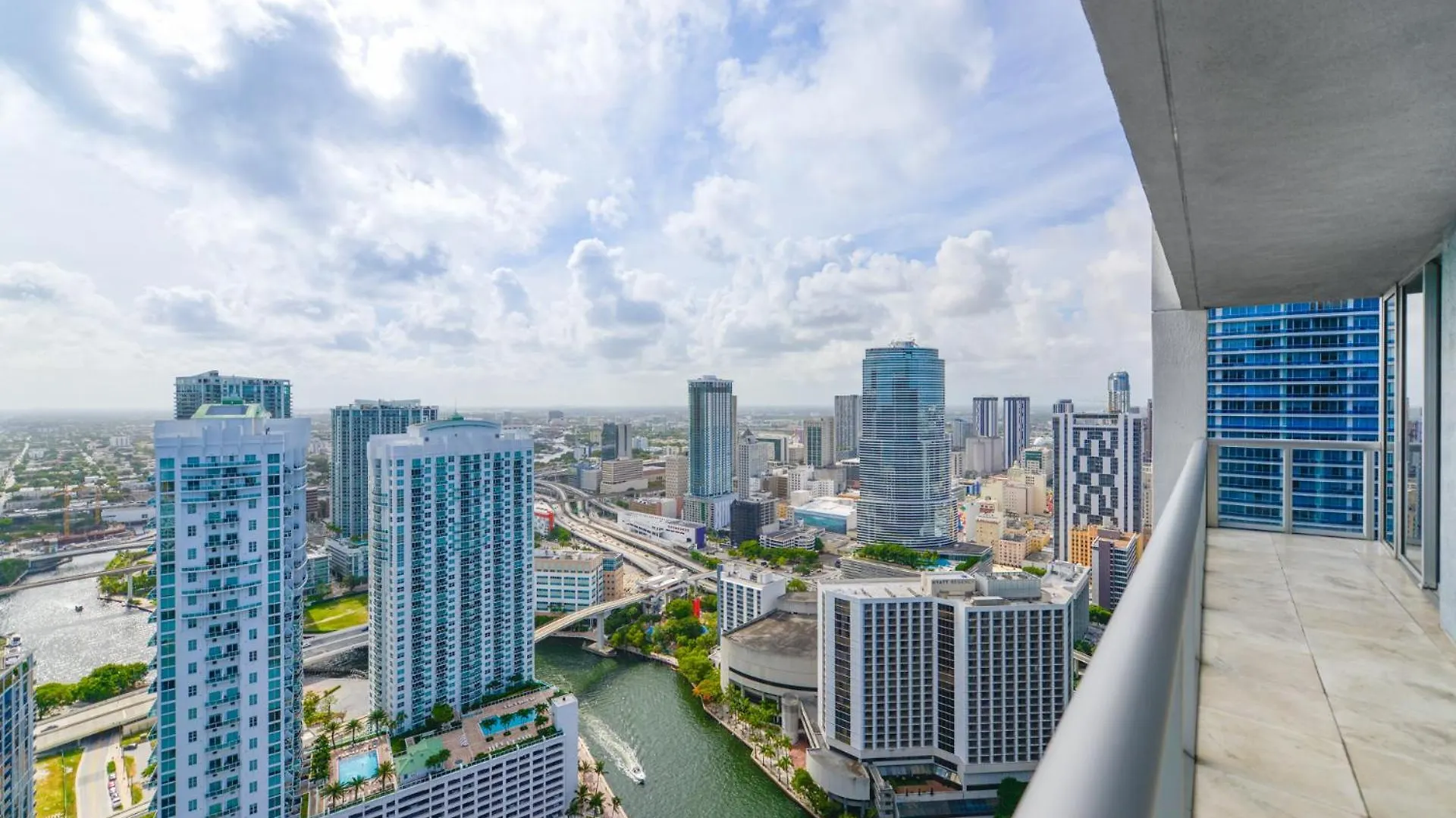 Wonderful 2/2 At Icon Brickell With Pool Miami