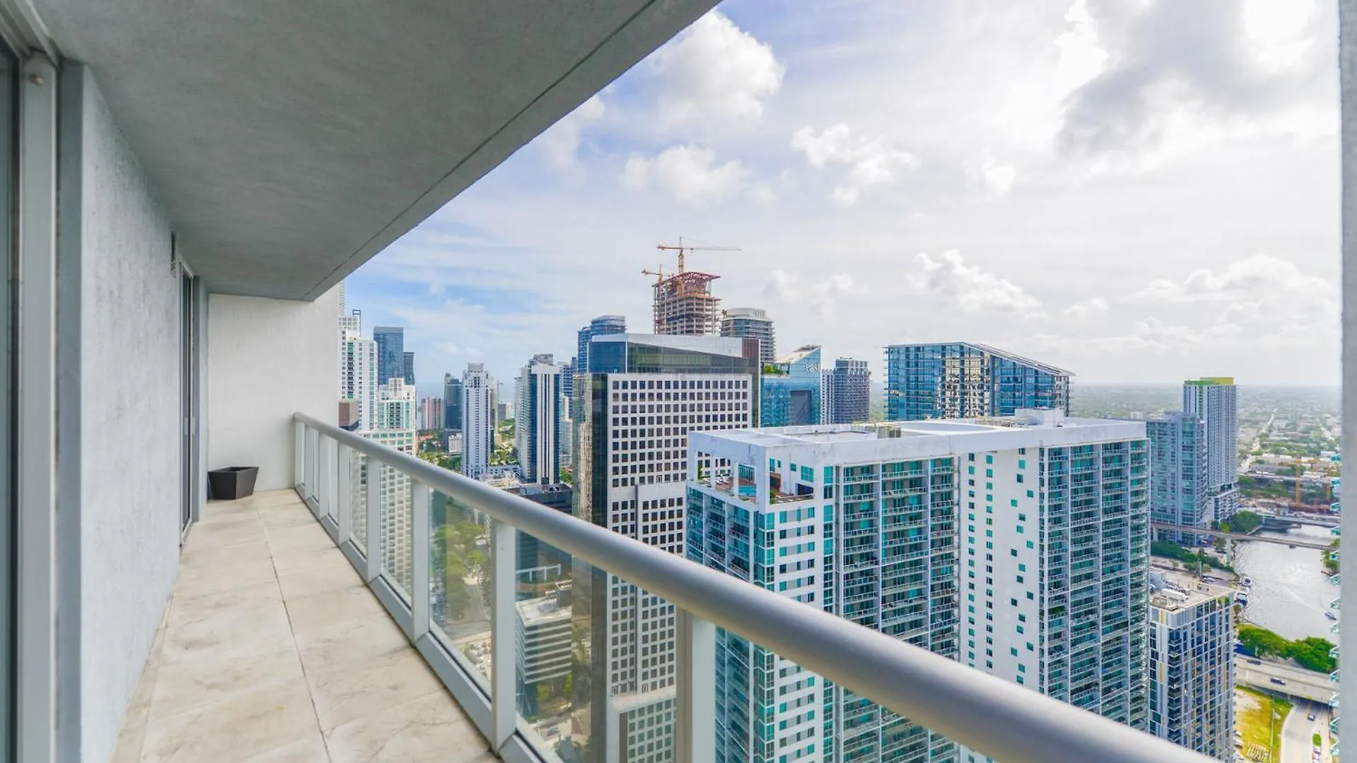 Wonderful 2/2 At Icon Brickell With Pool * Miami
