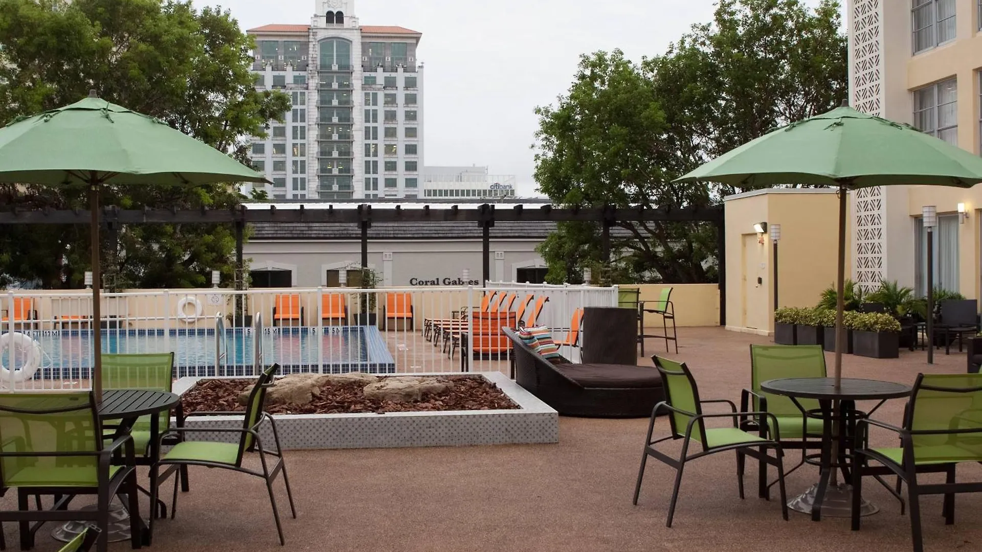 Hotel Courtyard Coral Gables 3*