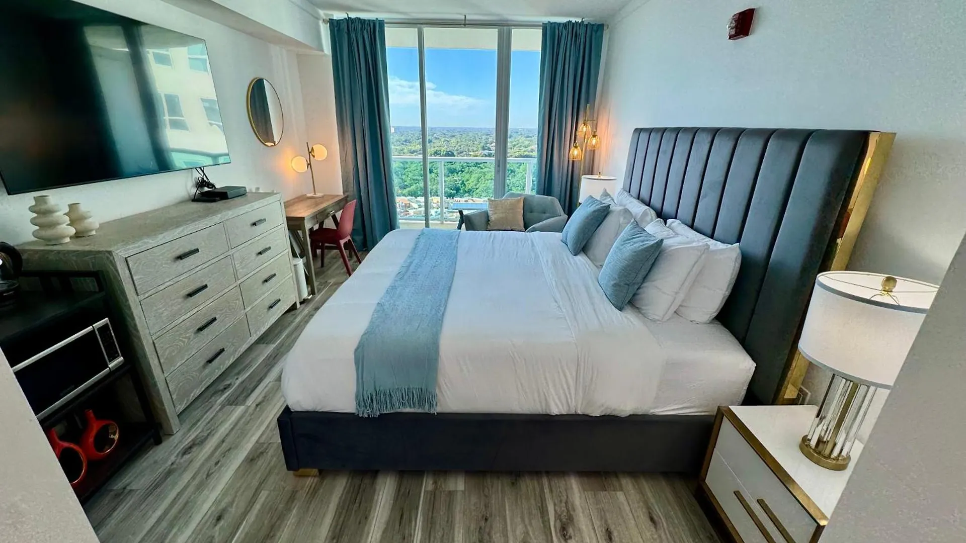 Balcony Ocean View ! Pool - Wifi - Gym - Parking