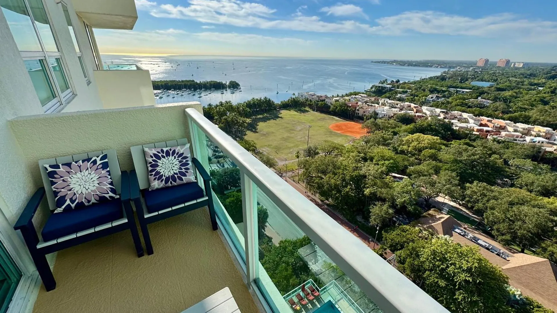 Balcony Ocean View ! Pool - Wifi - Gym - Parking Daire *