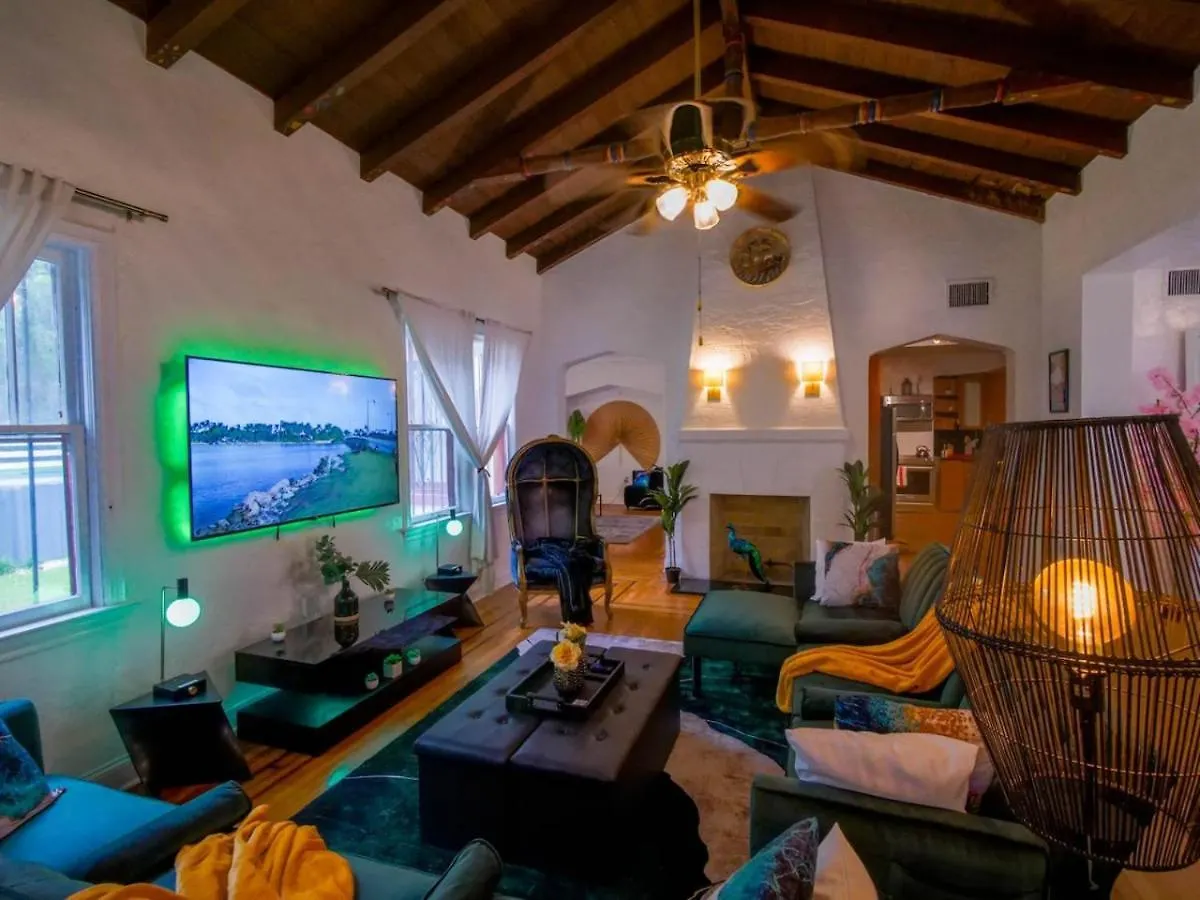 Ferienhaus Unique Extravagant 4bed&4bath *