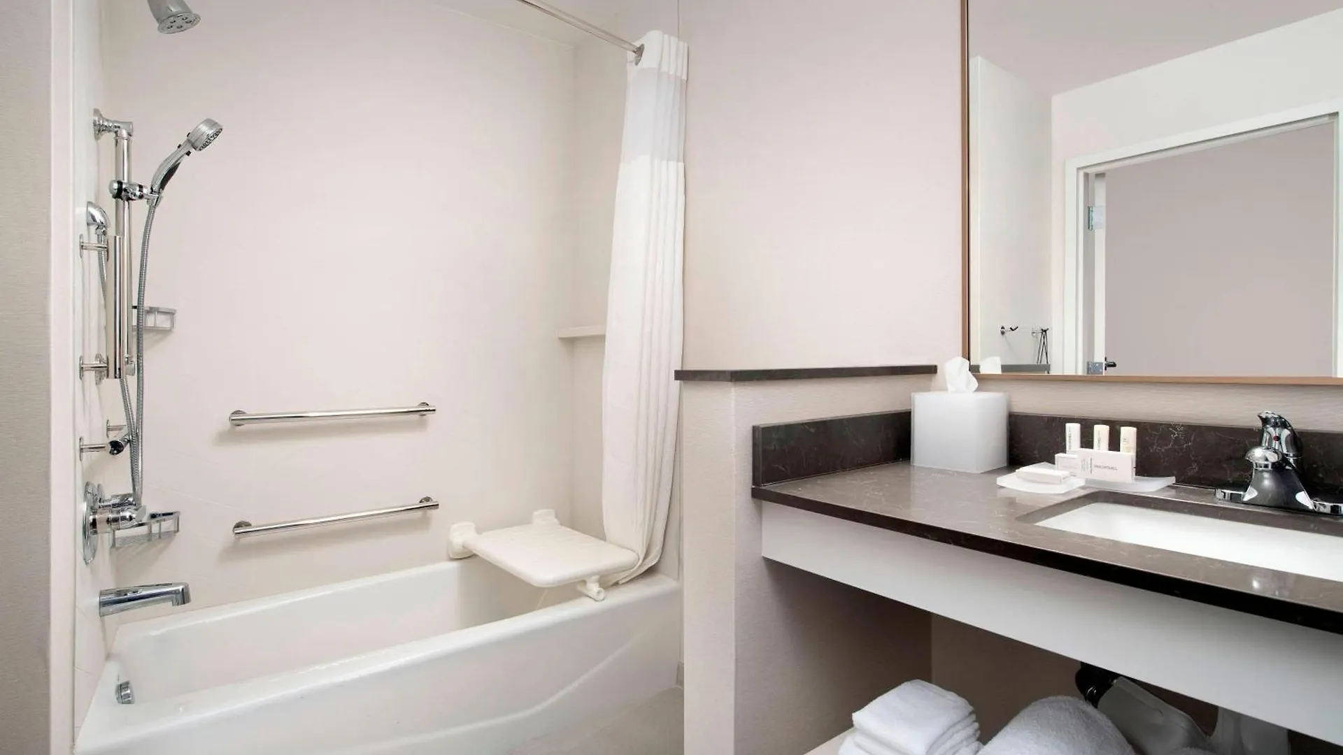 Hotel Fairfield & By Marriott Miami Airport West/doral Doral