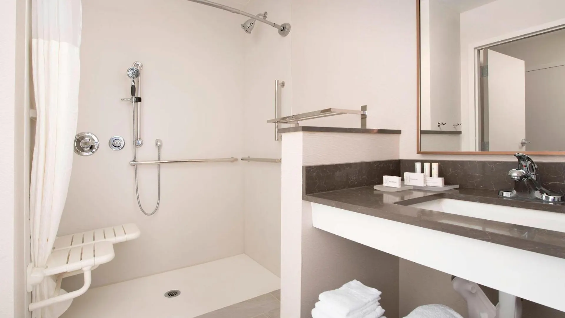 Fairfield & By Marriott Miami Airport West/doral 3*