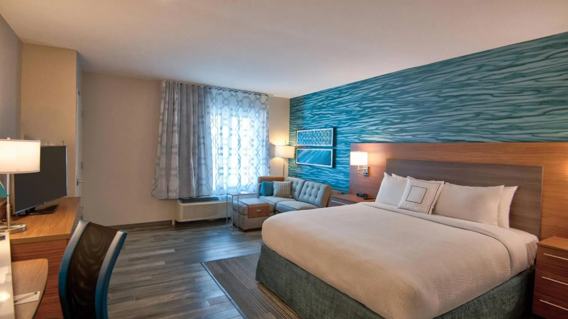 Towneplace By Marriott Airport Hotel