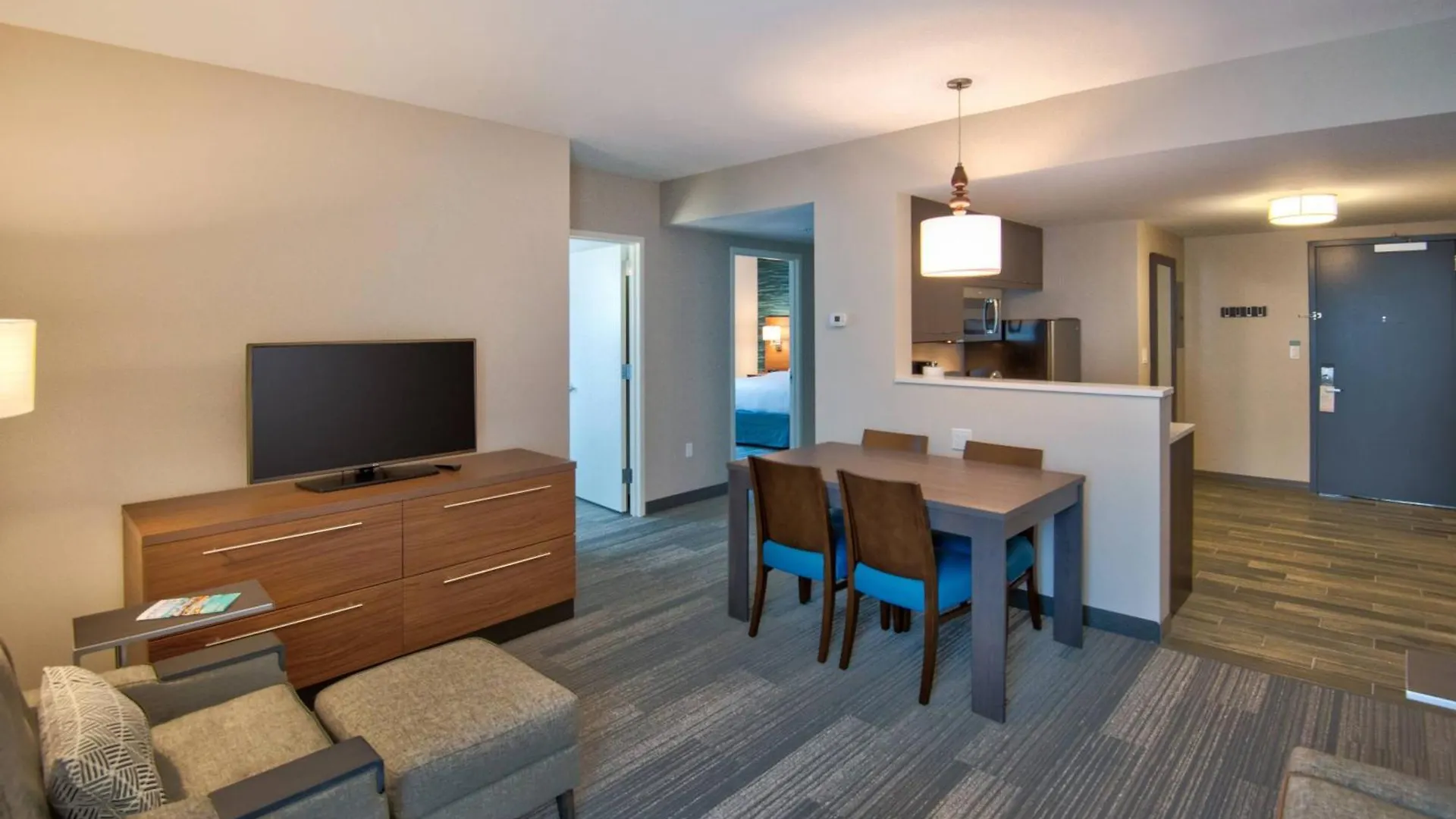 Hotel Towneplace By Marriott Airport