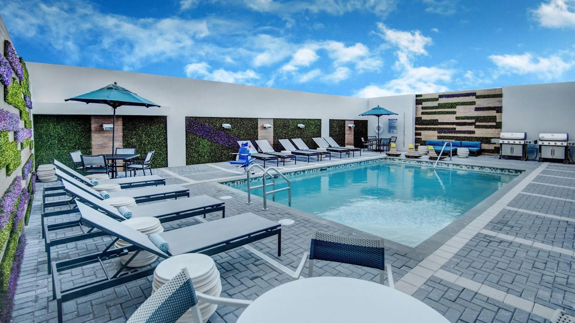 Hotel Towneplace By Marriott Airport 3*
