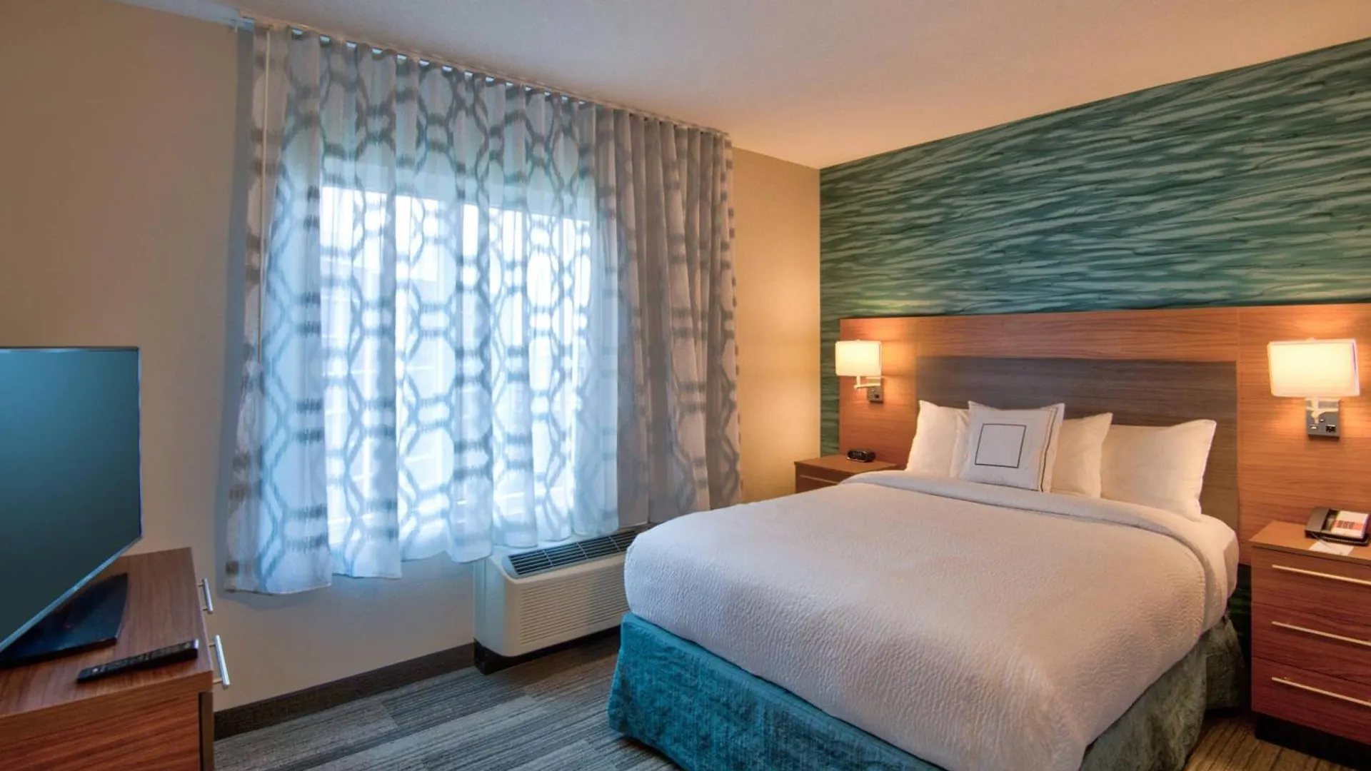 Towneplace By Marriott Airport Hotel