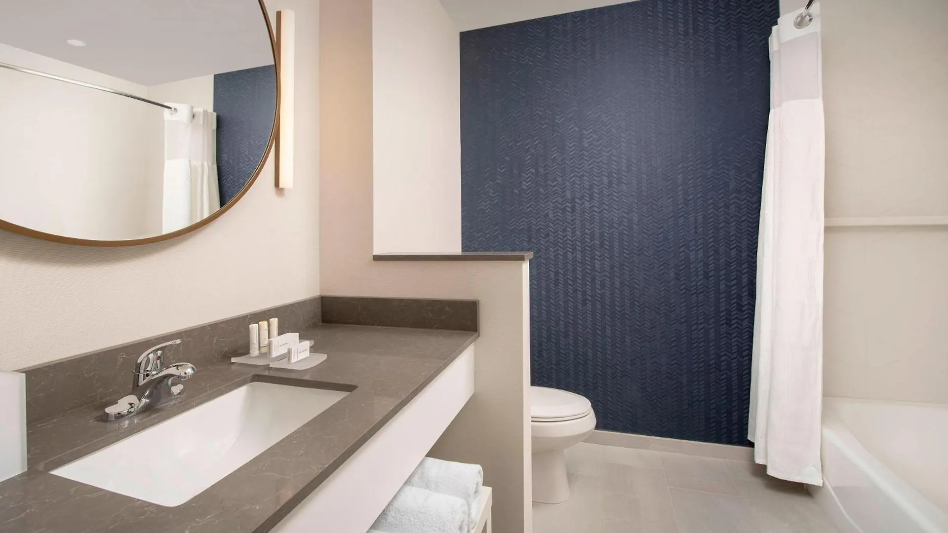 Fairfield & By Marriott Miami Airport West/doral Hotel