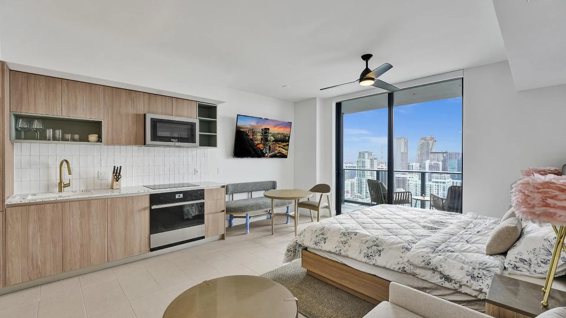 Apartman On 47th Floor! Free Parking & Views From The