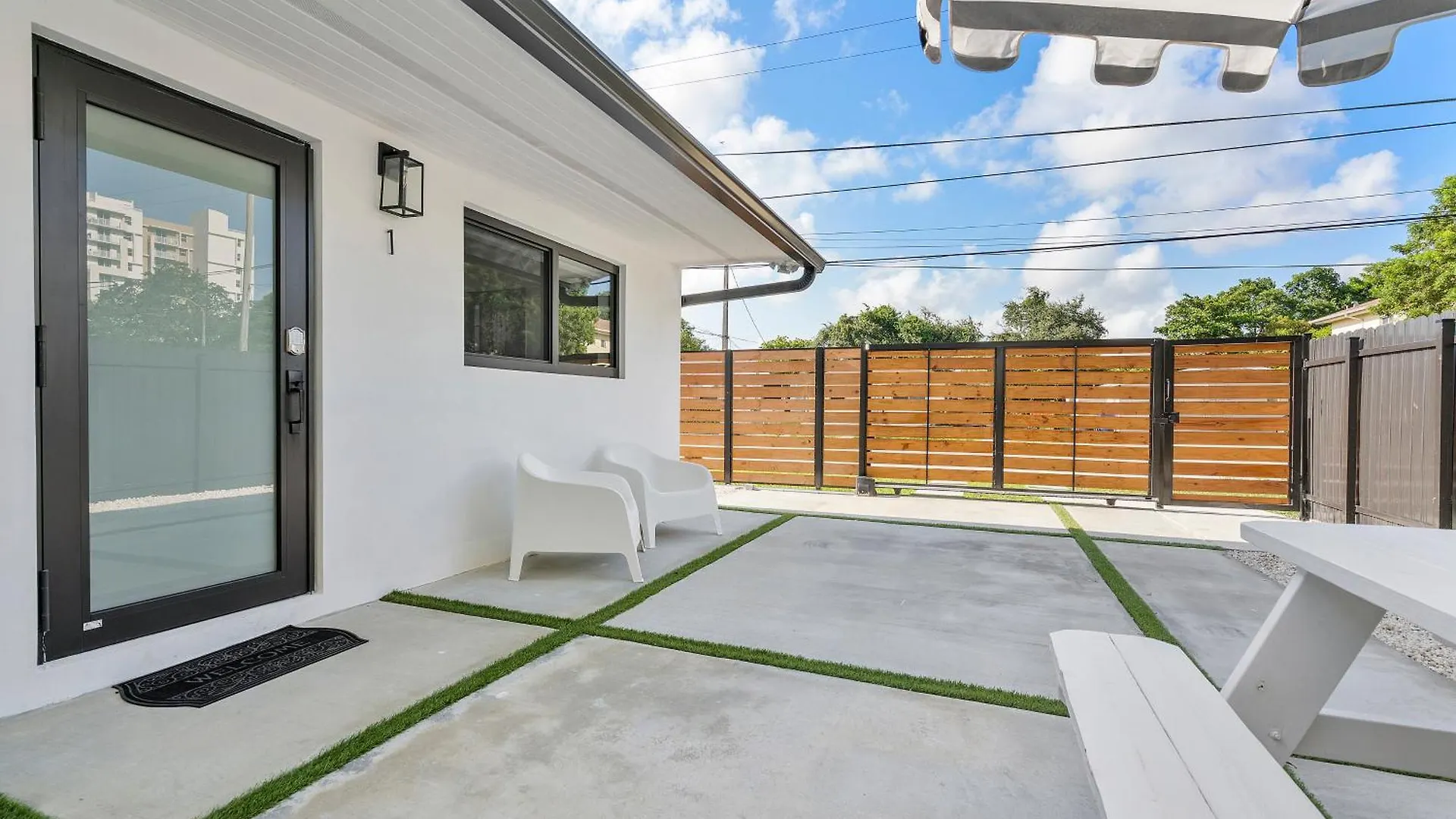 Heart Of Wd Pool & Close To Beach Appartement