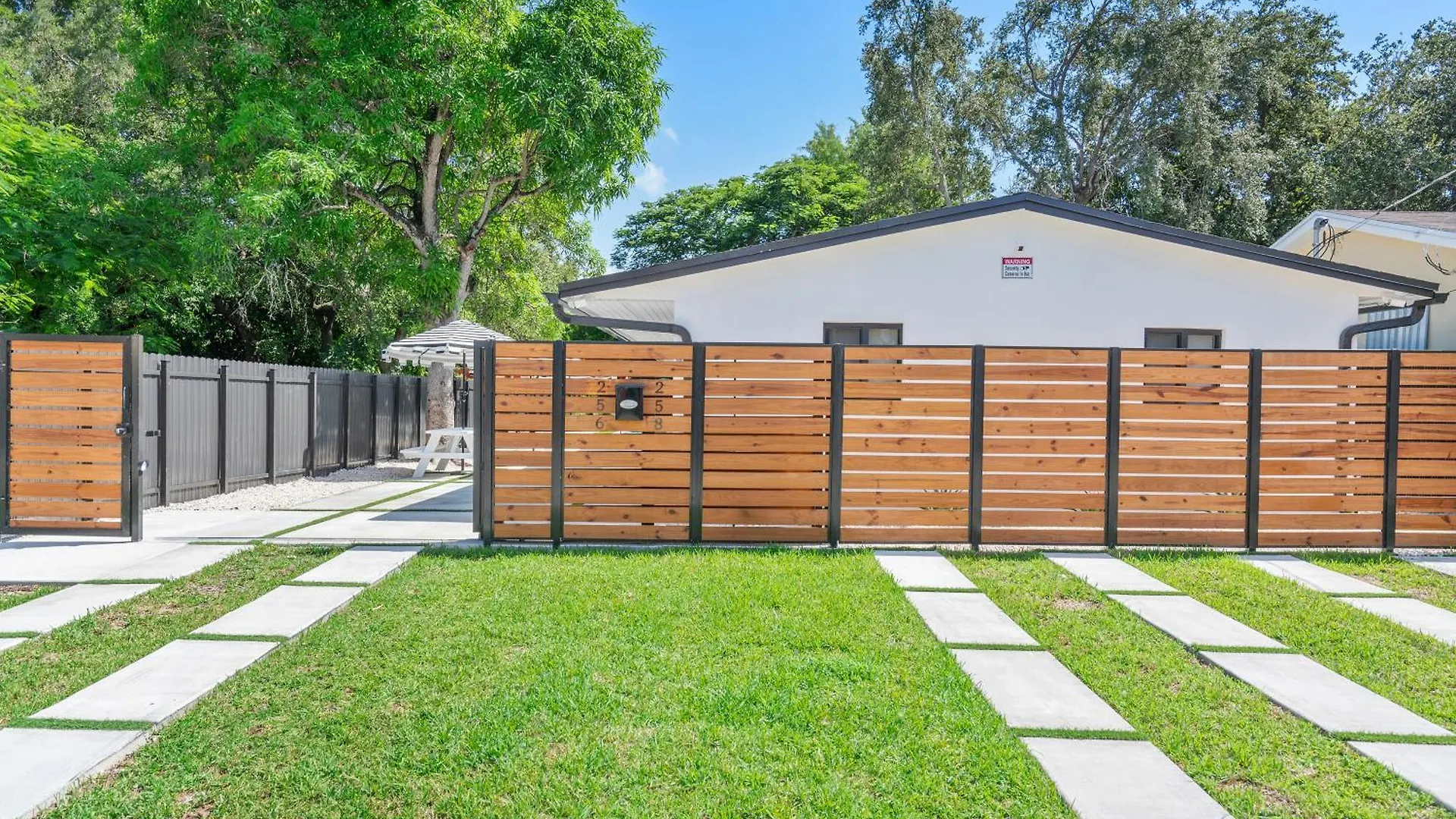 Heart Of Wd Pool & Close To Beach Appartement