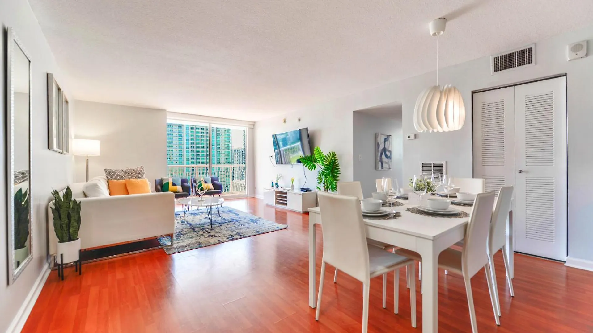 Exquisite High Floor At Brickell With Pool Miami