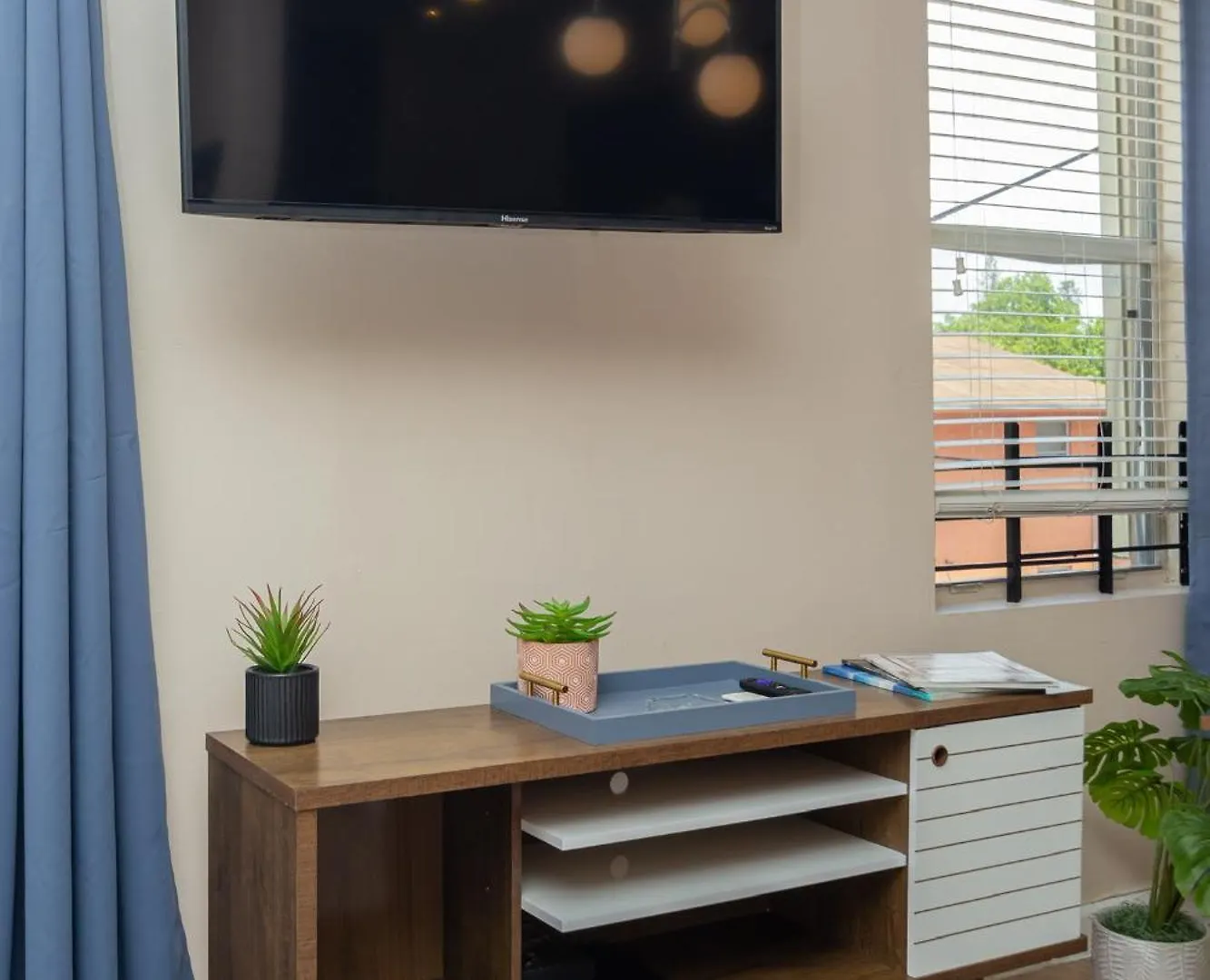 King Bed Free Parking & Wi-fi Near Wynwood!