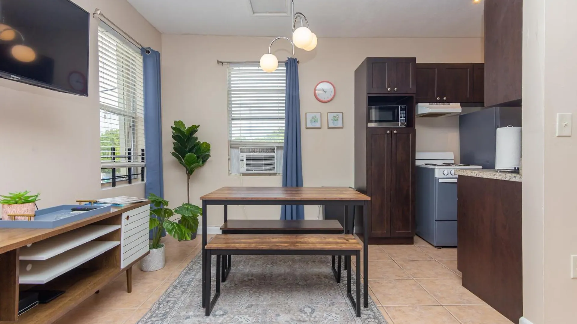 King Bed Free Parking & Wi-fi Near Wynwood!