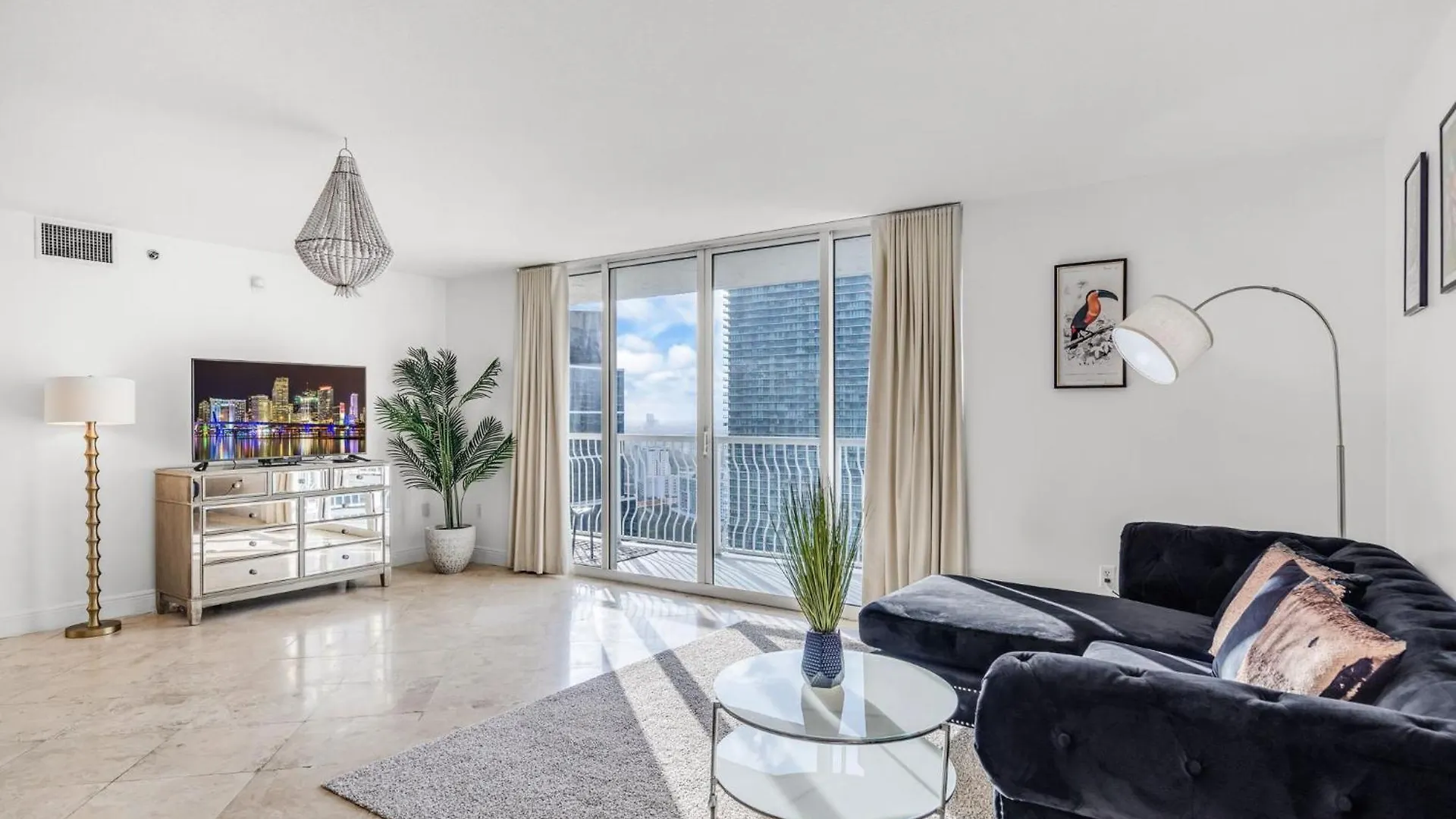 Views, 2 Balconies, 2 Bedrooms, Pool, Gym, Parking