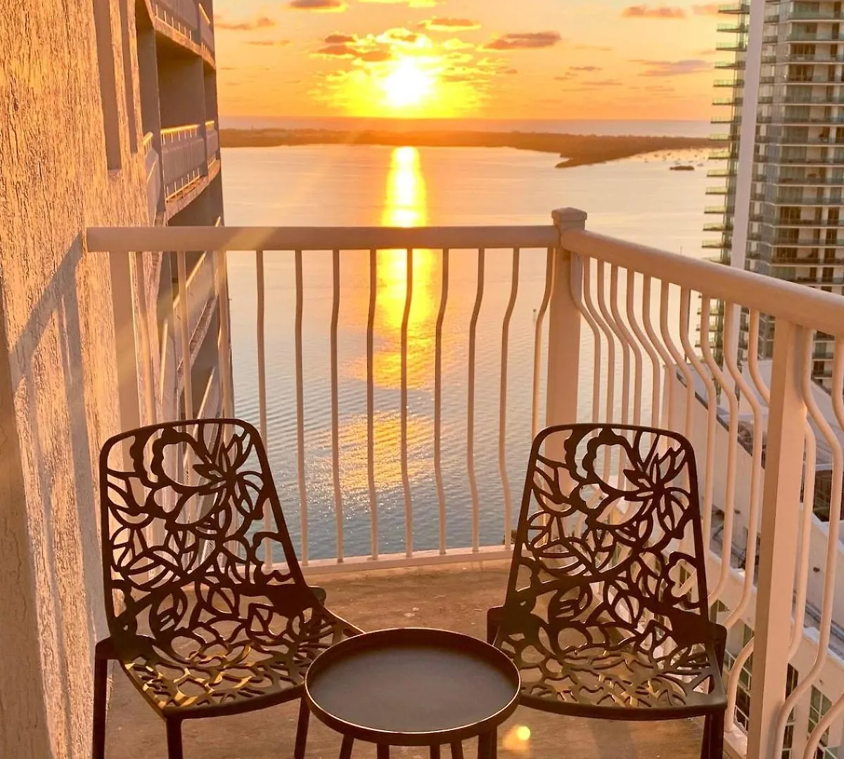 Apartmán Views, 2 Balconies, 2 Bedrooms, Pool, Gym, Parking