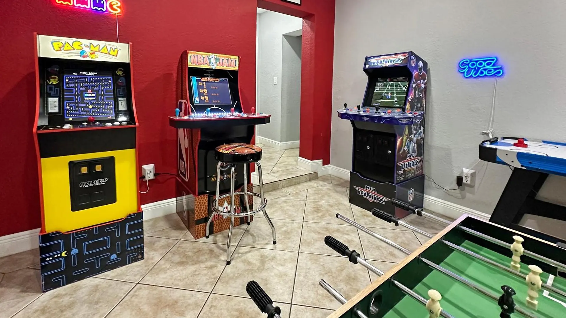 Vacay Spot Gables 4 To 23 Guest Gameroom 2 Kitchens 2 Bbq, 2 Bar, Backyard, Patio, Prime Loc! 6 Blocks Away From Bars, Nite Clubs, Res, Shops Prázdninový dům