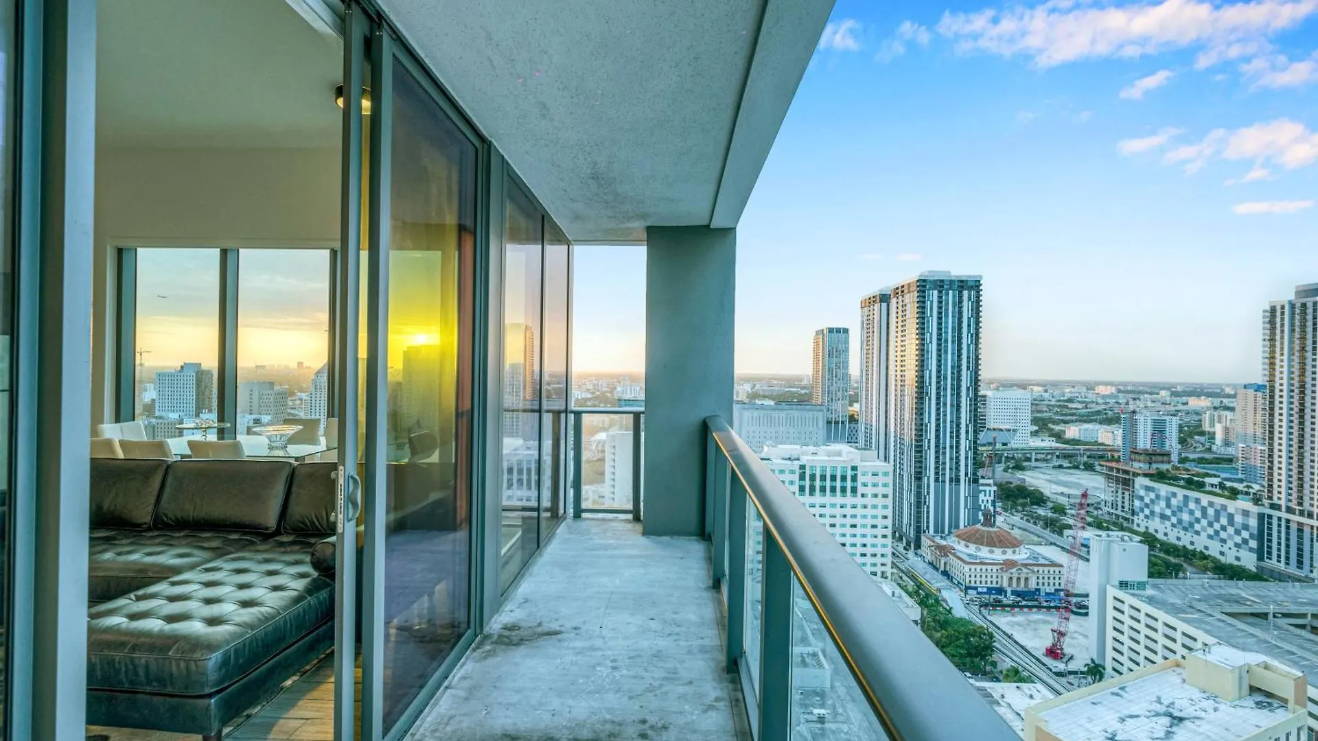 Penthouse Unit In The Heart Of *