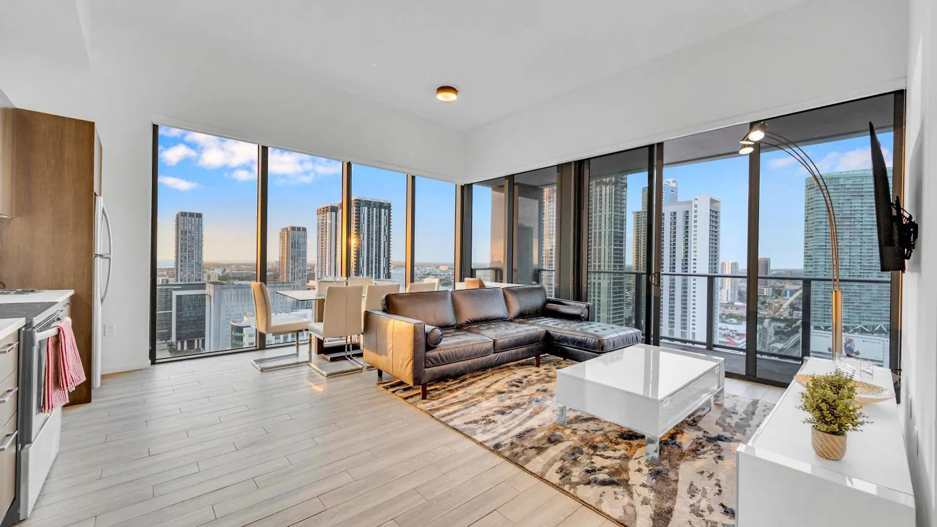 Penthouse Unit In The Heart Of *