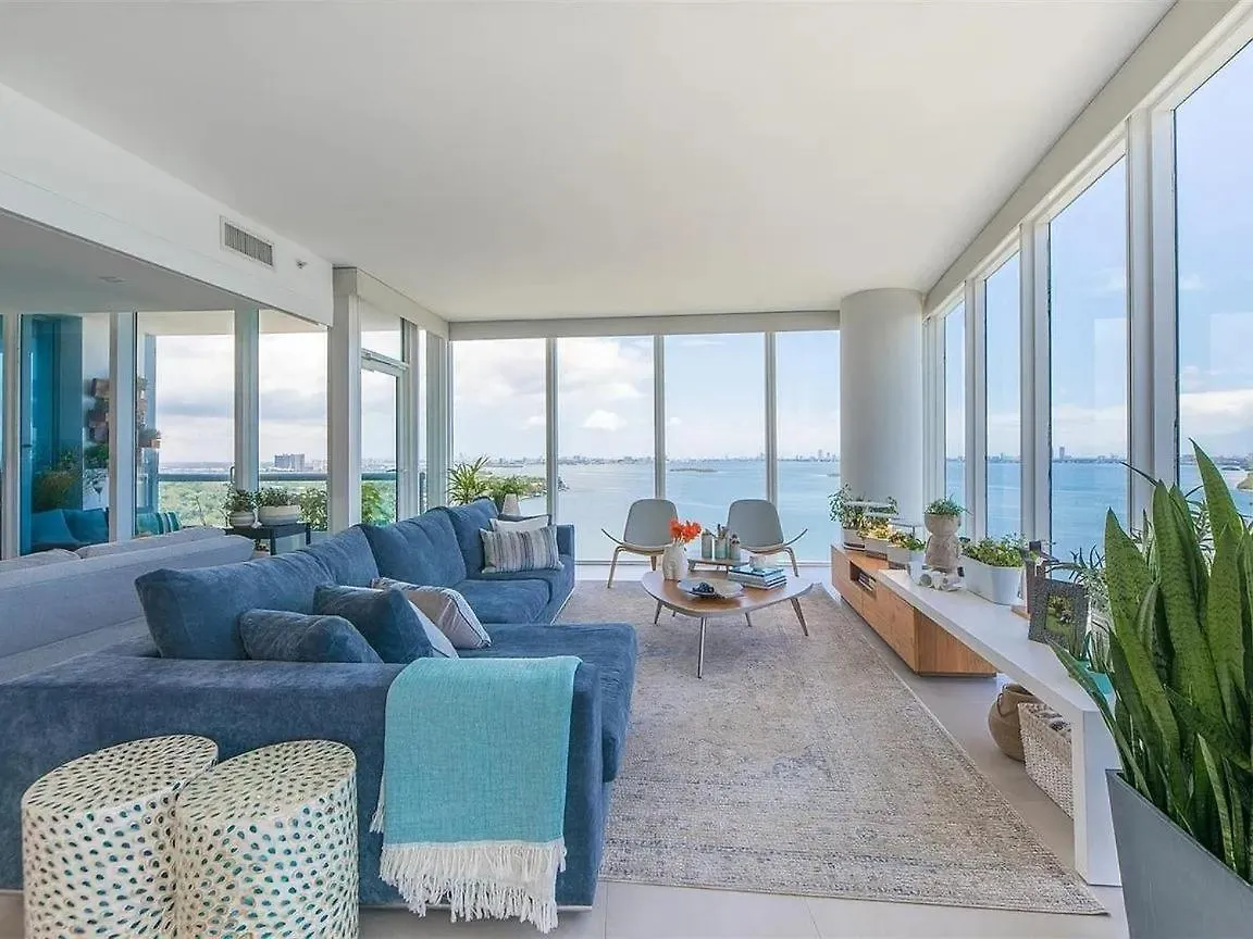 Διαμέρισμα Spacious Corner With Stunning Bay Views *