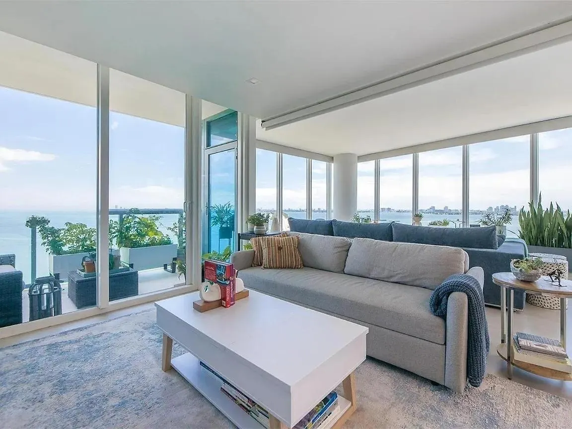 Διαμέρισμα Spacious Corner With Stunning Bay Views *
