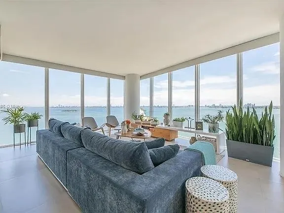 Διαμέρισμα Spacious Corner With Stunning Bay Views