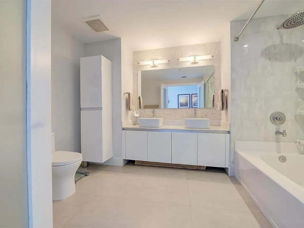 Spacious Corner With Stunning Bay Views Διαμέρισμα