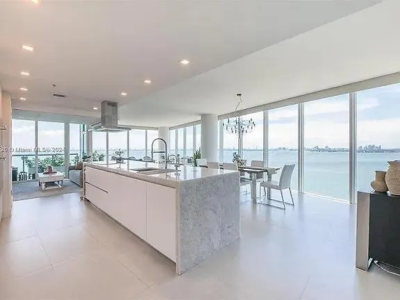 Spacious Corner With Stunning Bay Views Διαμέρισμα *