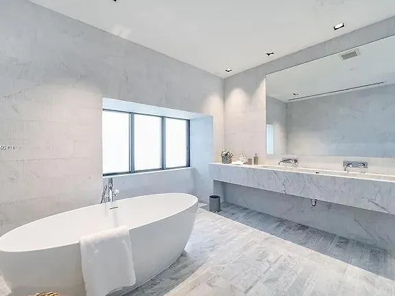 Apartman Stunning Upper Penthouse With Private Rooftop Pool
