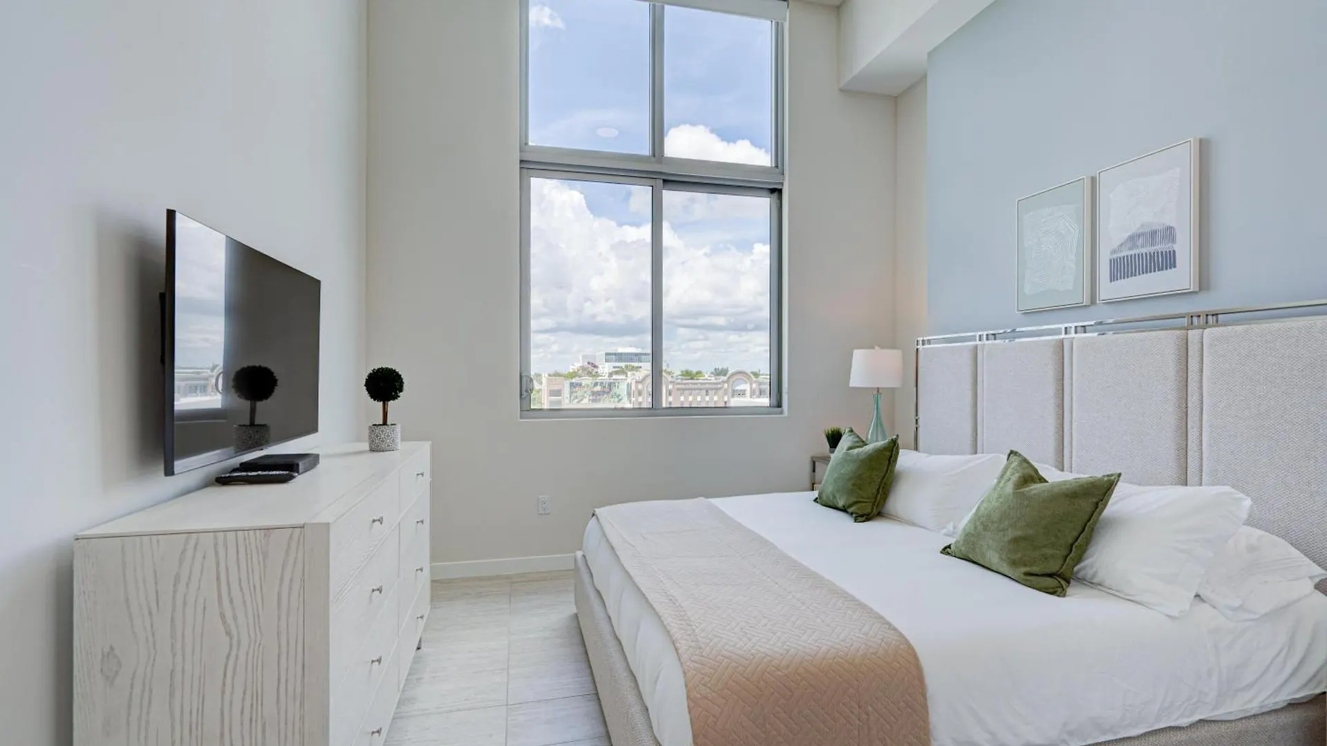 Apartment 3900-502gj Design District, 2 Bedrooms & 2 Bathrooms *