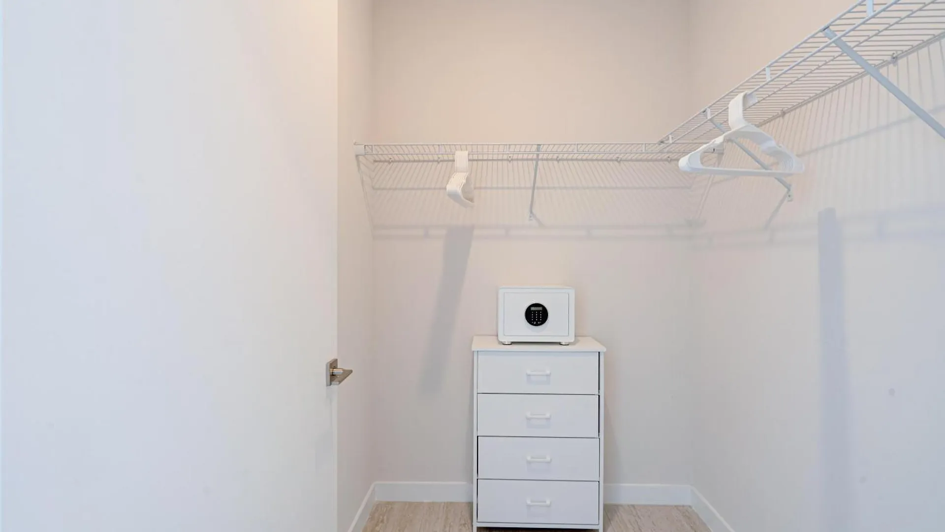 Apartment 3900-502gj Design District, 2 Bedrooms & 2 Bathrooms *