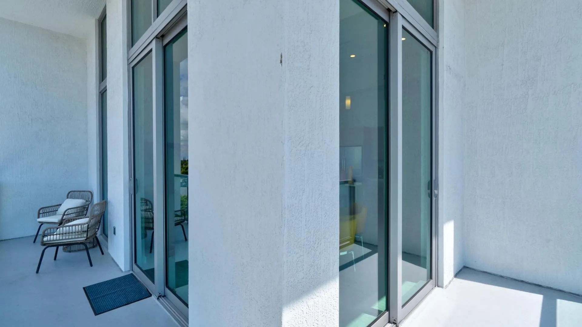Apartment 3900-502gj Design District, 2 Bedrooms & 2 Bathrooms *