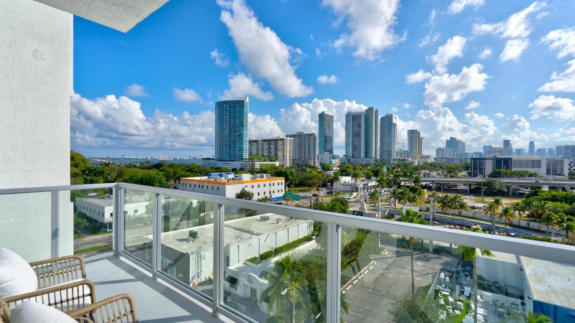 3900-602lg Design District, 2 Bedrooms & 2 Bathrooms Apartment *
