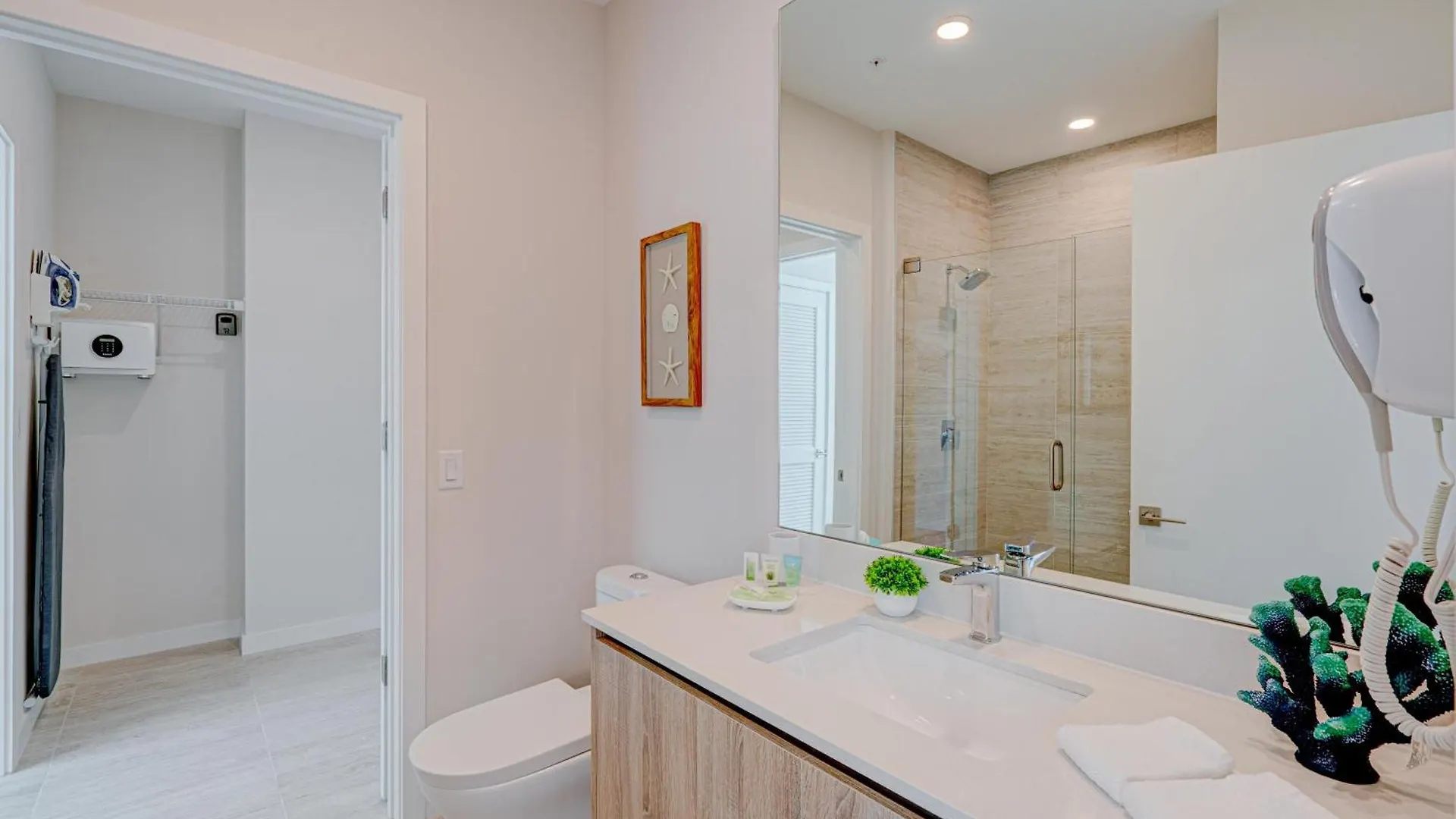 Lejlighed 3900-604lg Design District, 1 Bedroom & 1 Bathroom *