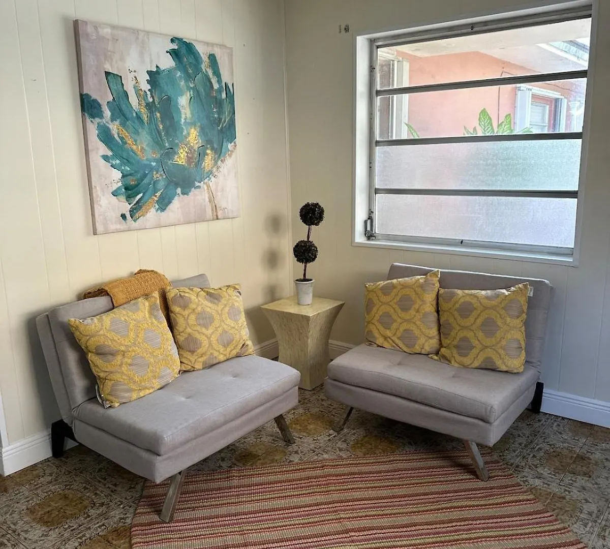 Private Sleep Pod Near Mia Apartment *
