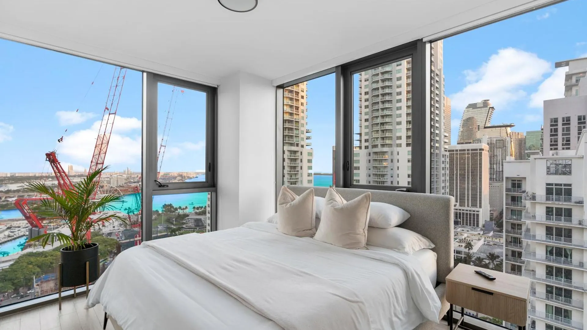 Beautiful 2 Beds, 2 Bath Apartment *