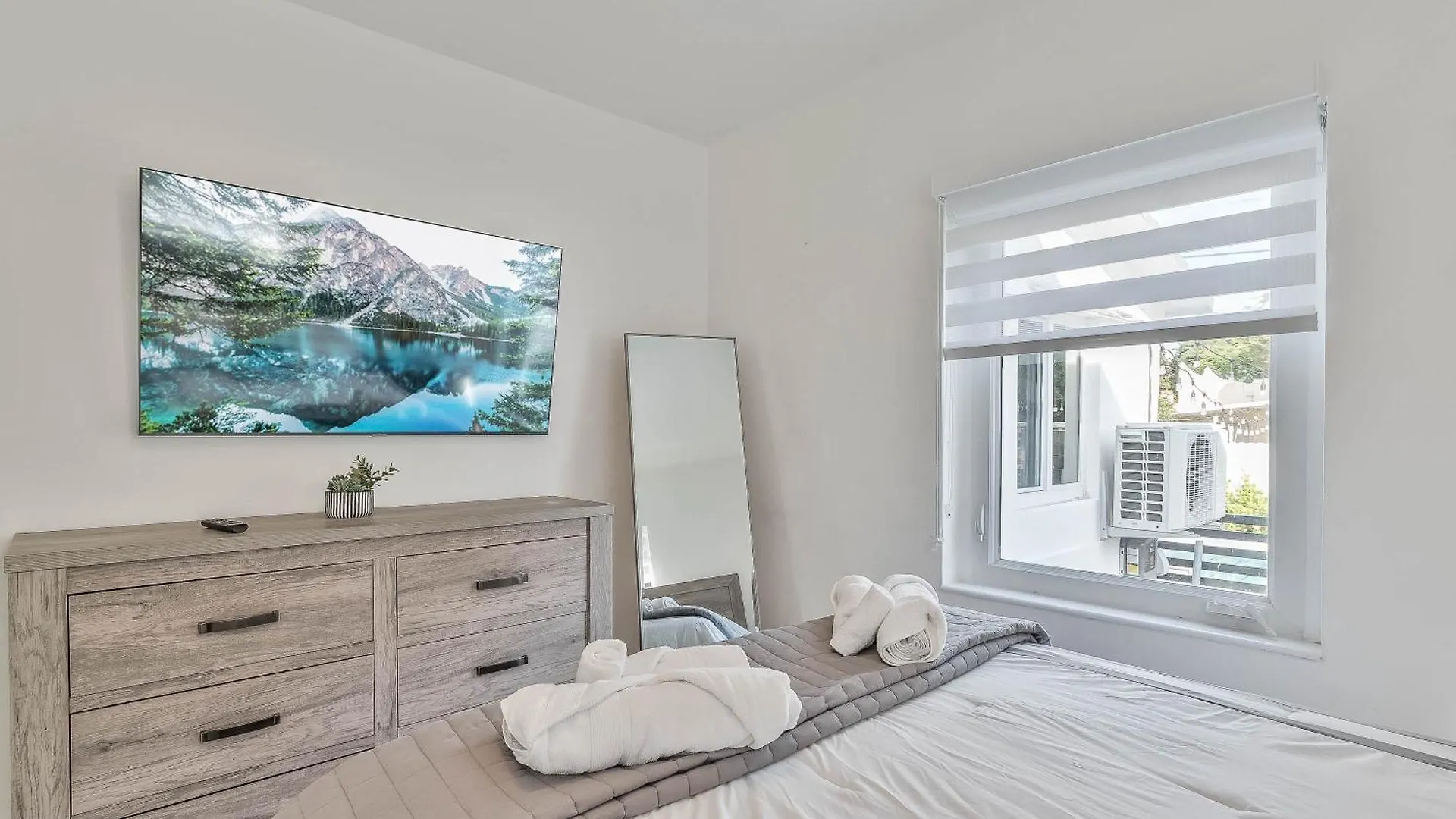 Casa Belle 3bdden, Pool, Sleeps 9 Near Brickell *