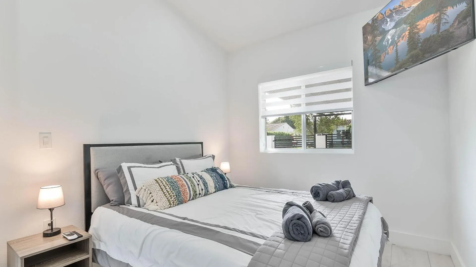 Casa Belle 3bdden, Pool, Sleeps 9 Near Brickell Miami