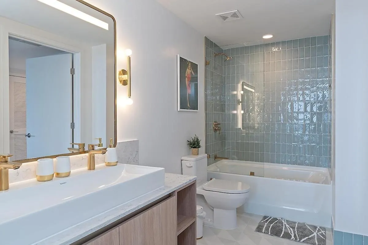 Stylish 1bd On 46th Floor Lejlighed