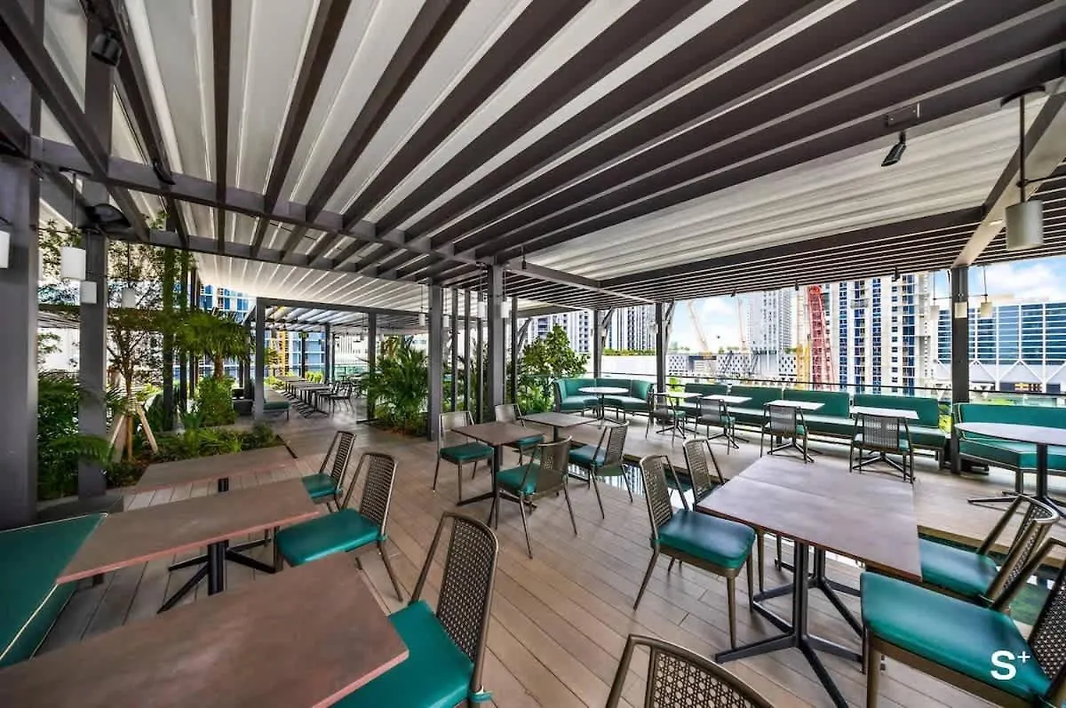 Apartment Skyline Chic Downtown Getaway