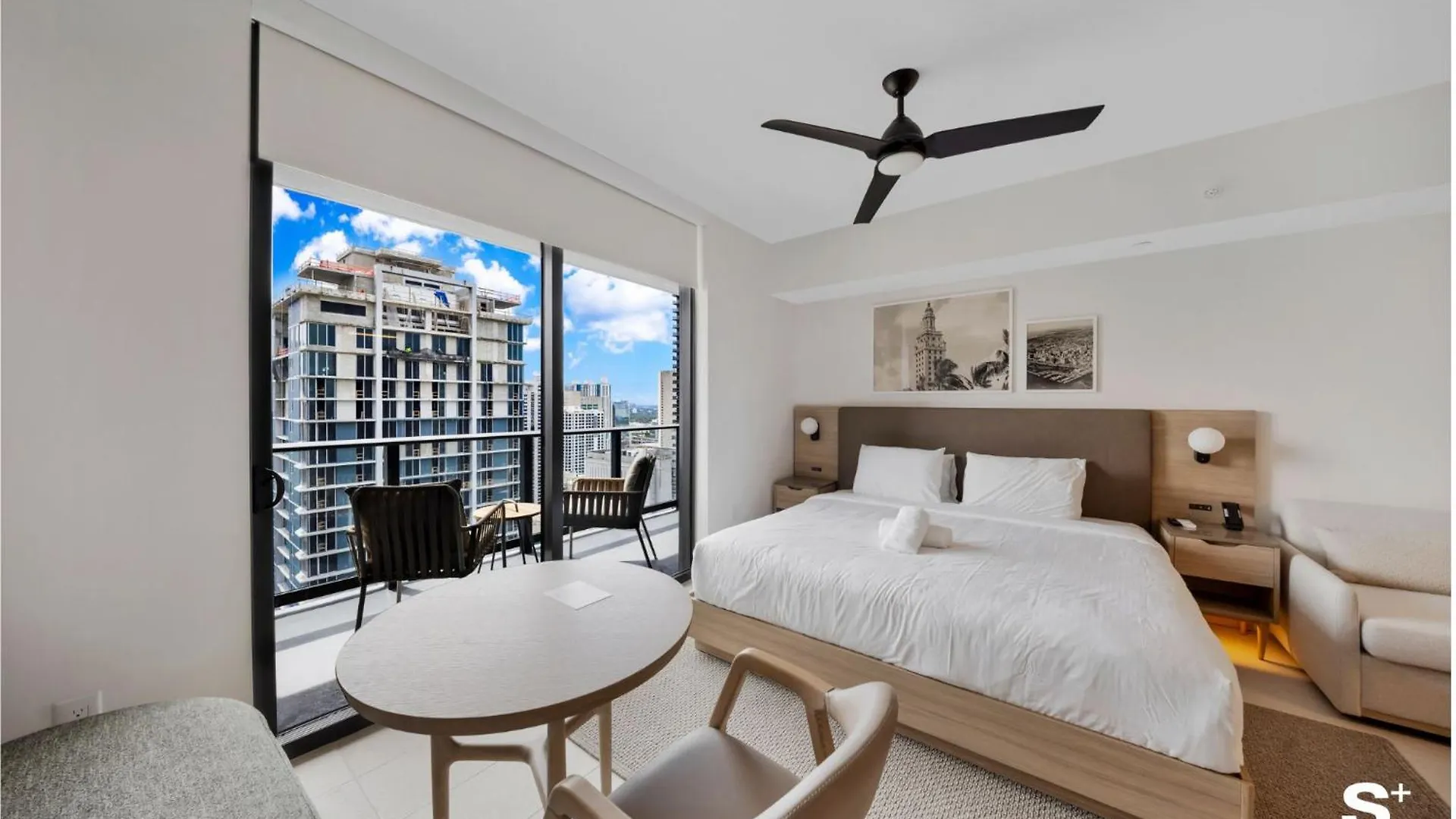 Skyline Chic Downtown Getaway Apartment Miami