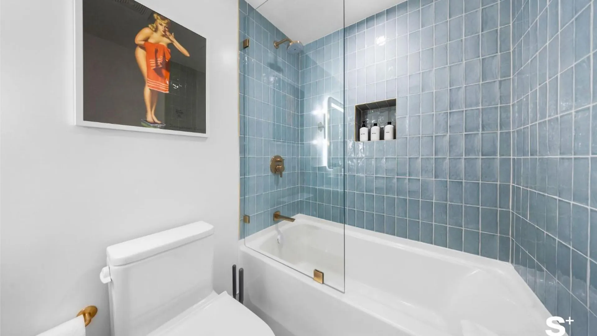 Skyline Chic Downtown Getaway Apartment