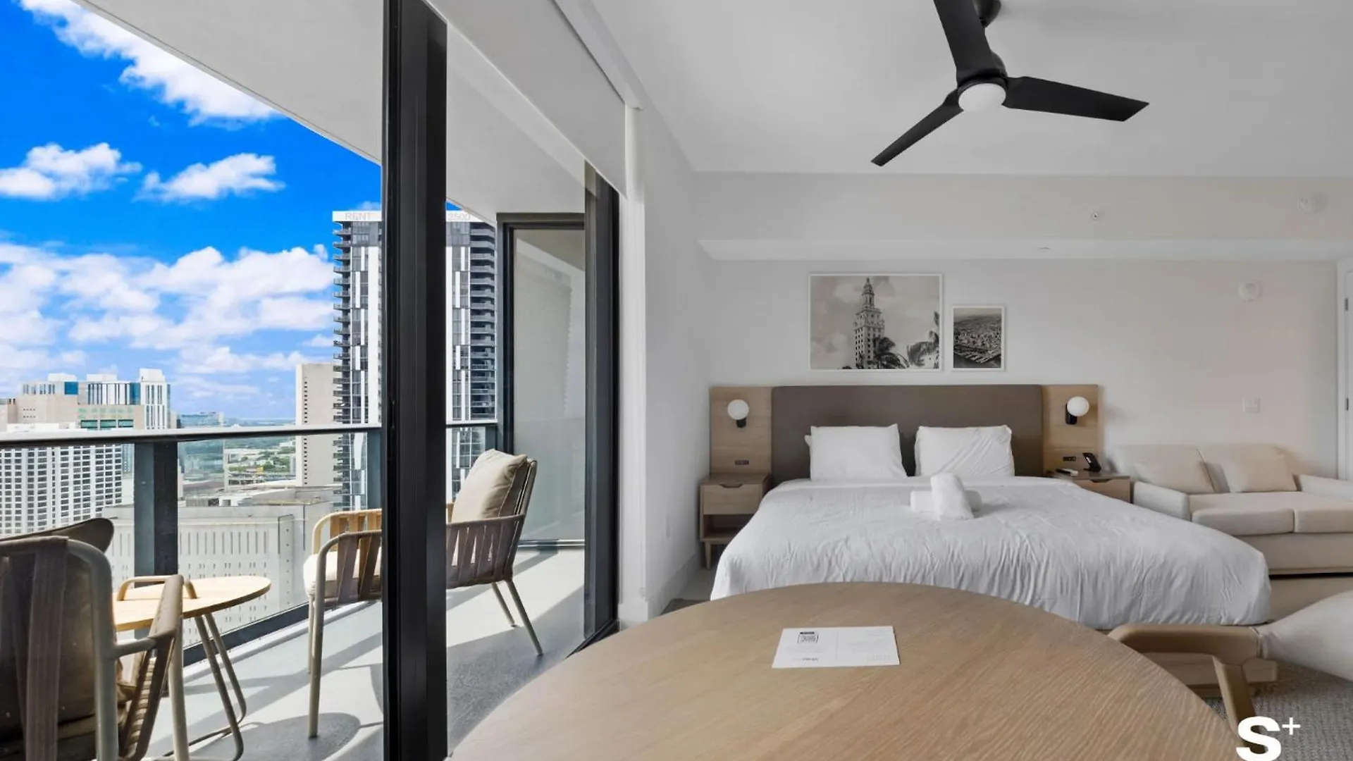 Skyline Chic Downtown Getaway Apartment Miami